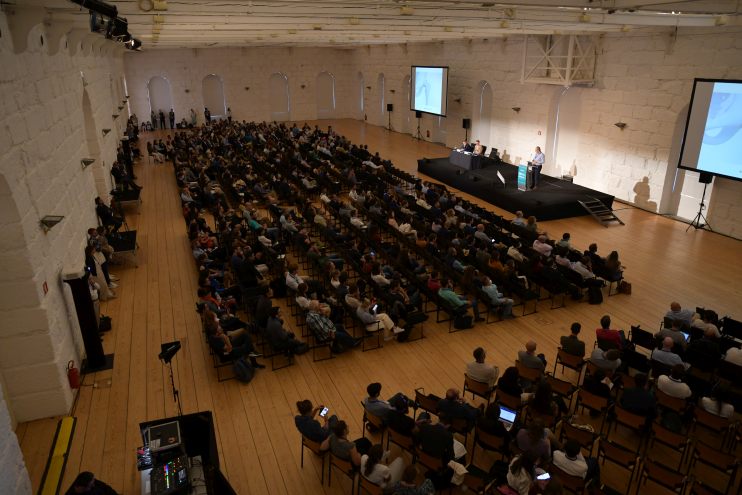 Photo of the main auditorium with the ESB2022 congress in session.